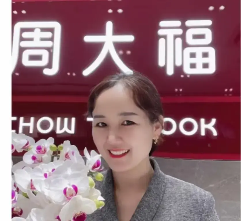 盐城周大福金店一拖三事件完整版视频-射阳周大福突发一拖三-附完整版视频在线观看